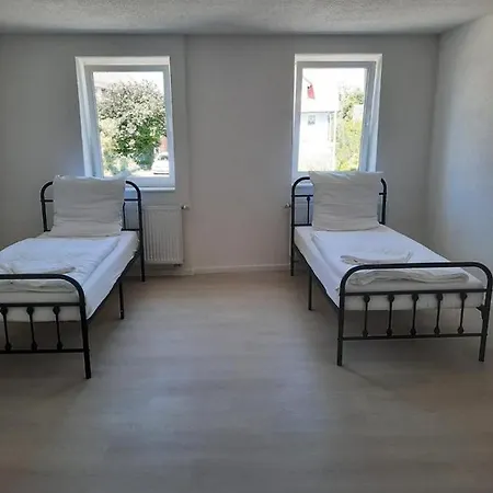 Wise W11, 2 Bett Nahe Takeoff- Gewerbepark *